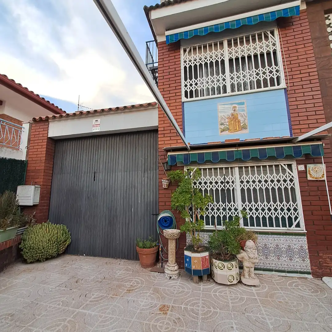 Vista exterior de Casa o chalet en venta en Castellbisbal con Calefacción, Jardín privado y Balcón