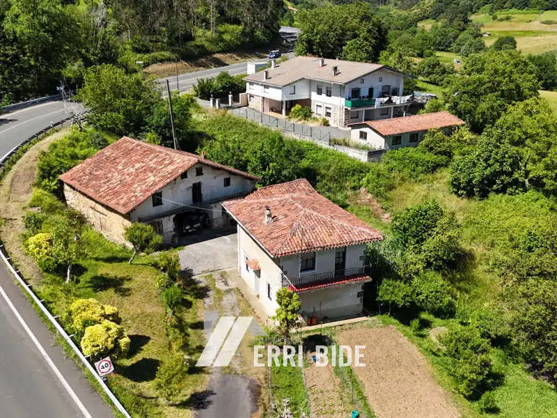 Außenansicht von Country house zum Verkauf in Mungia mit Privatgarten, Abstellraum und Balkon