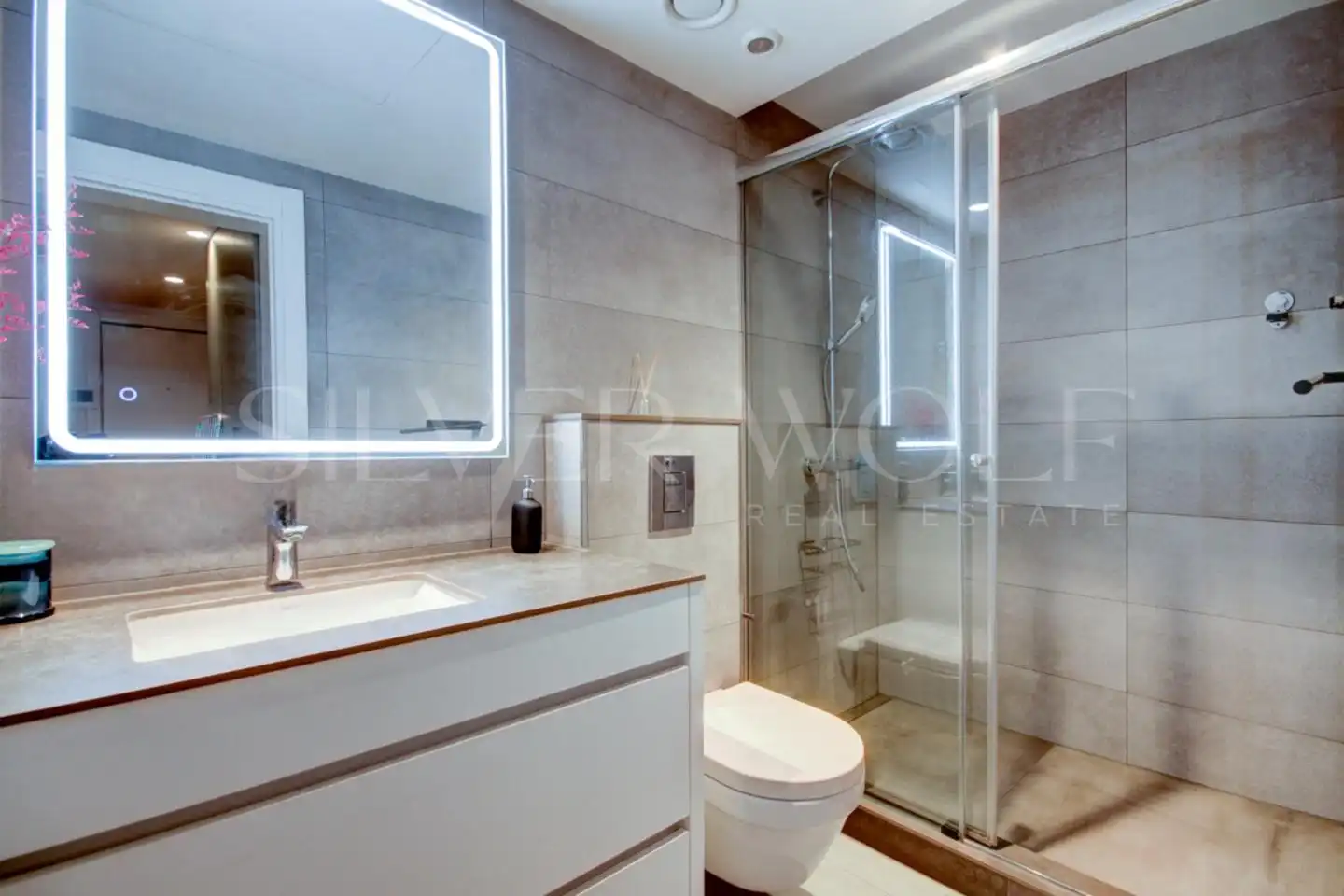 Badezimmer von Erdgeschoss zum Verkauf in Castelldefels mit Klimaanlage, Heizung und Terrasse