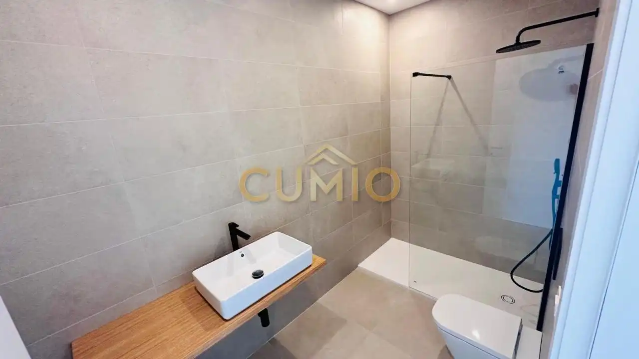 Badezimmer von Einfamilien-Reihenhaus zum Verkauf in Nigrán mit Heizung, Privatgarten und Terrasse