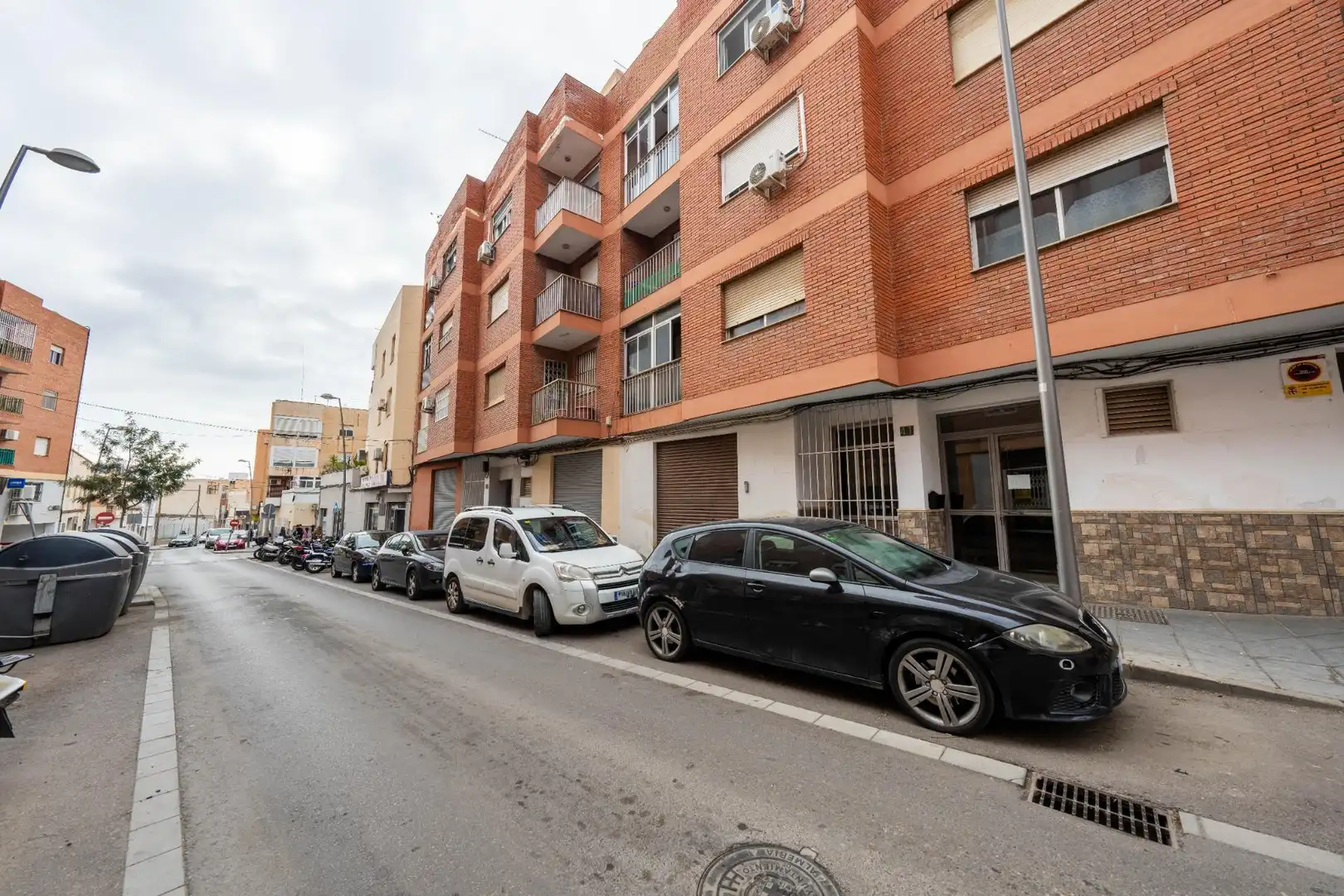 Vista exterior de Piso en venta en Almería con Aire acondicionado, Calefacción y Terraza