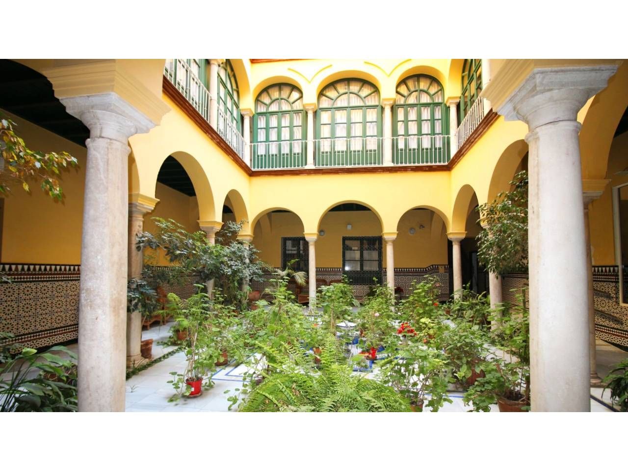 Jardí de Apartament en venda en  Sevilla Capital
