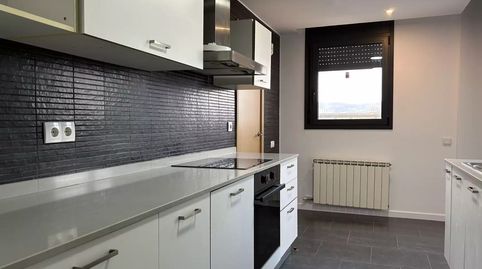 cocina con salida a amplia terraza muy íntima