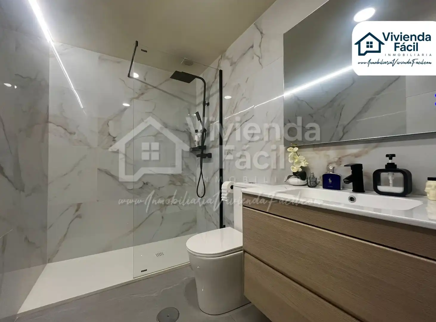 Bathroom of Flat for sale in Alcobendas  with Air Conditioner, Heating and Parquet flooring