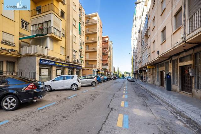 Local comercial en Venta en Calle Ángel Barrios en Camino de Ronda