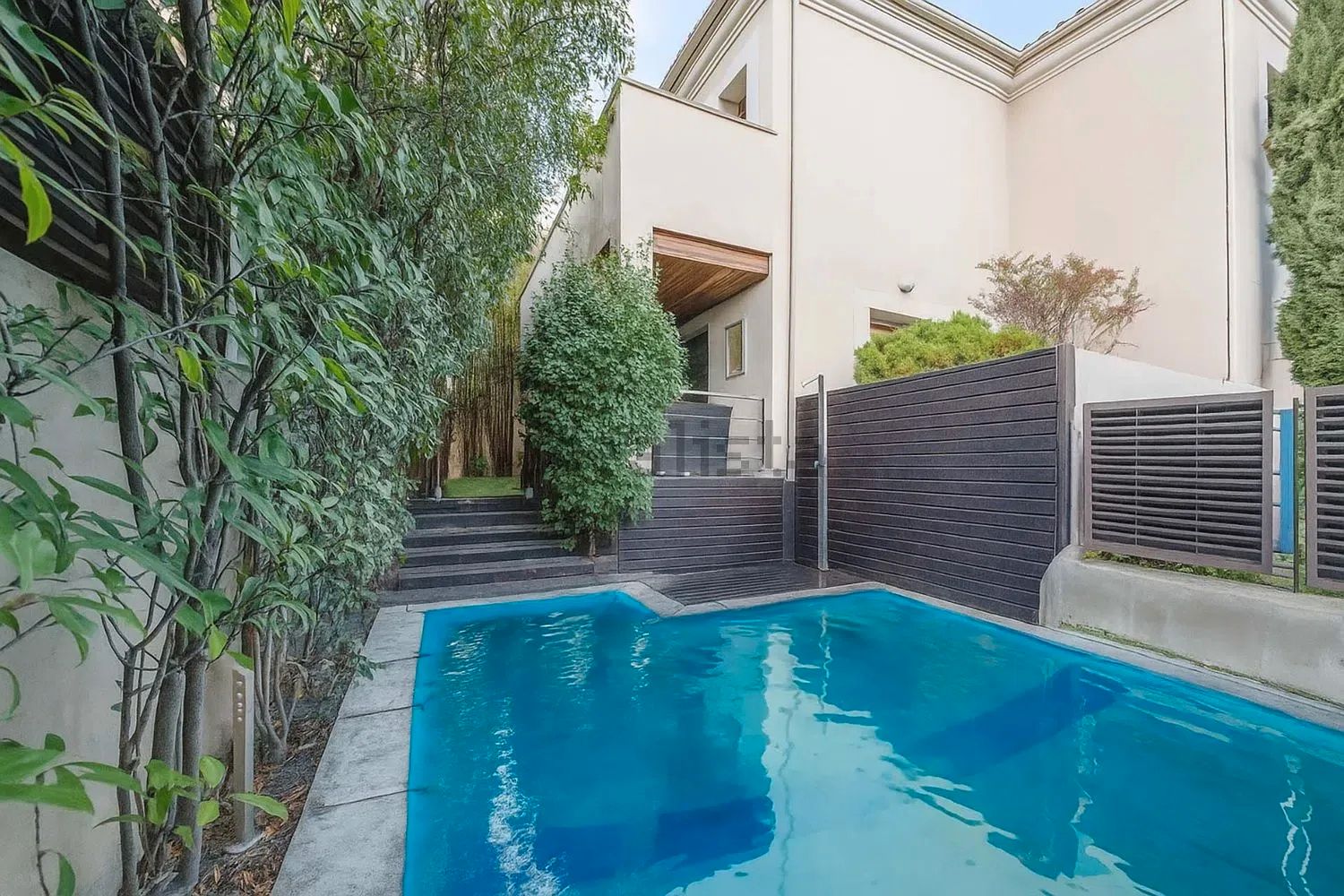 Swimming pool of Single-family semi-detached for sale in  Madrid Capital  with Air Conditioner, Heating and Private garden