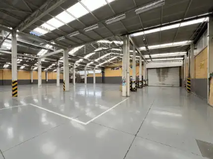 Vista exterior de Nave industrial de alquiler en Vigo  con Calefacción y Alarma