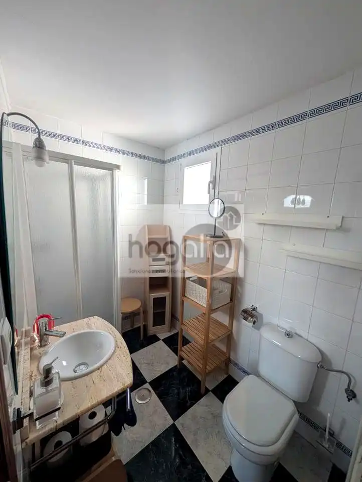 Bathroom of Flat for rent in Sevilla  with Air Conditioner, Terrace and Swimming Pool