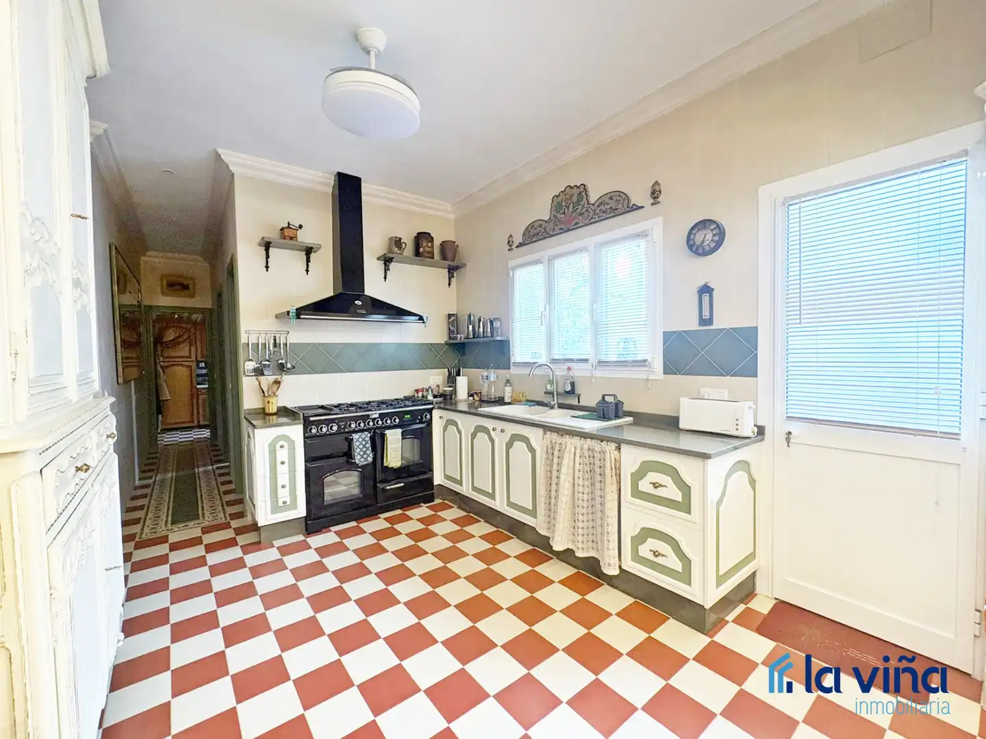 Cocina de Casa o chalet en venta en Aguadulce (Sevilla) con Calefacción, Jardín privado y Terraza