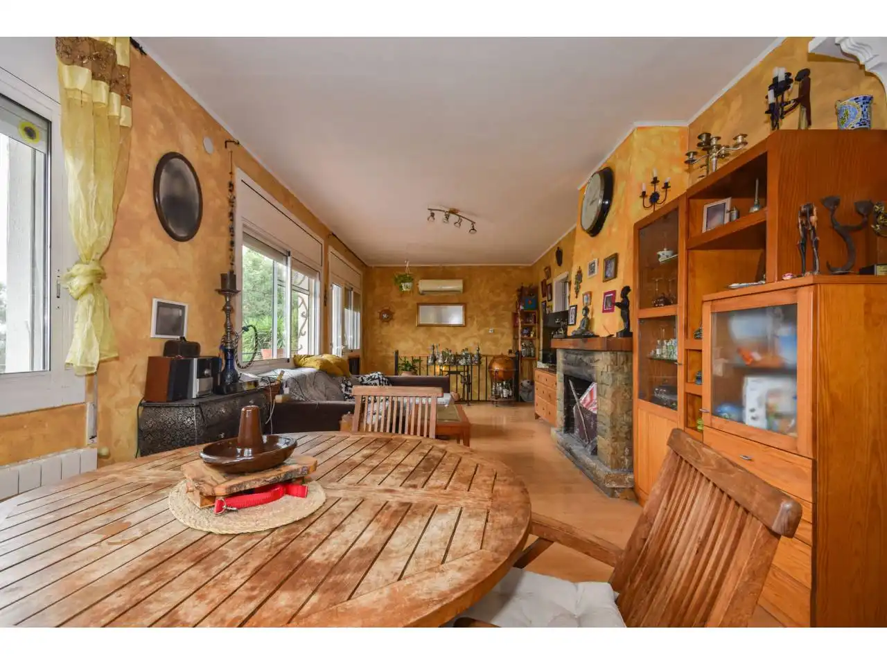 Sala de estar de Casa o chalet en venta en Abrera con Piscina