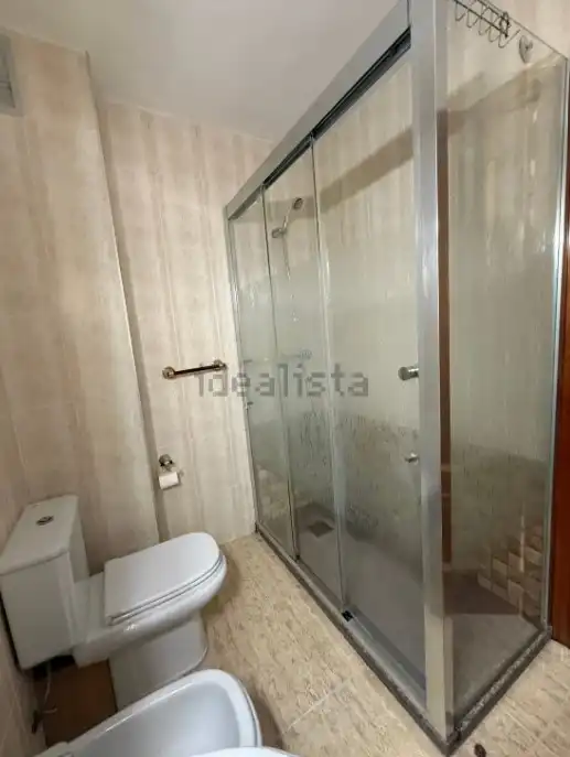 Badezimmer von Wohnung zur Miete in Burjassot mit Möbliert, Ofen und Waschmaschine