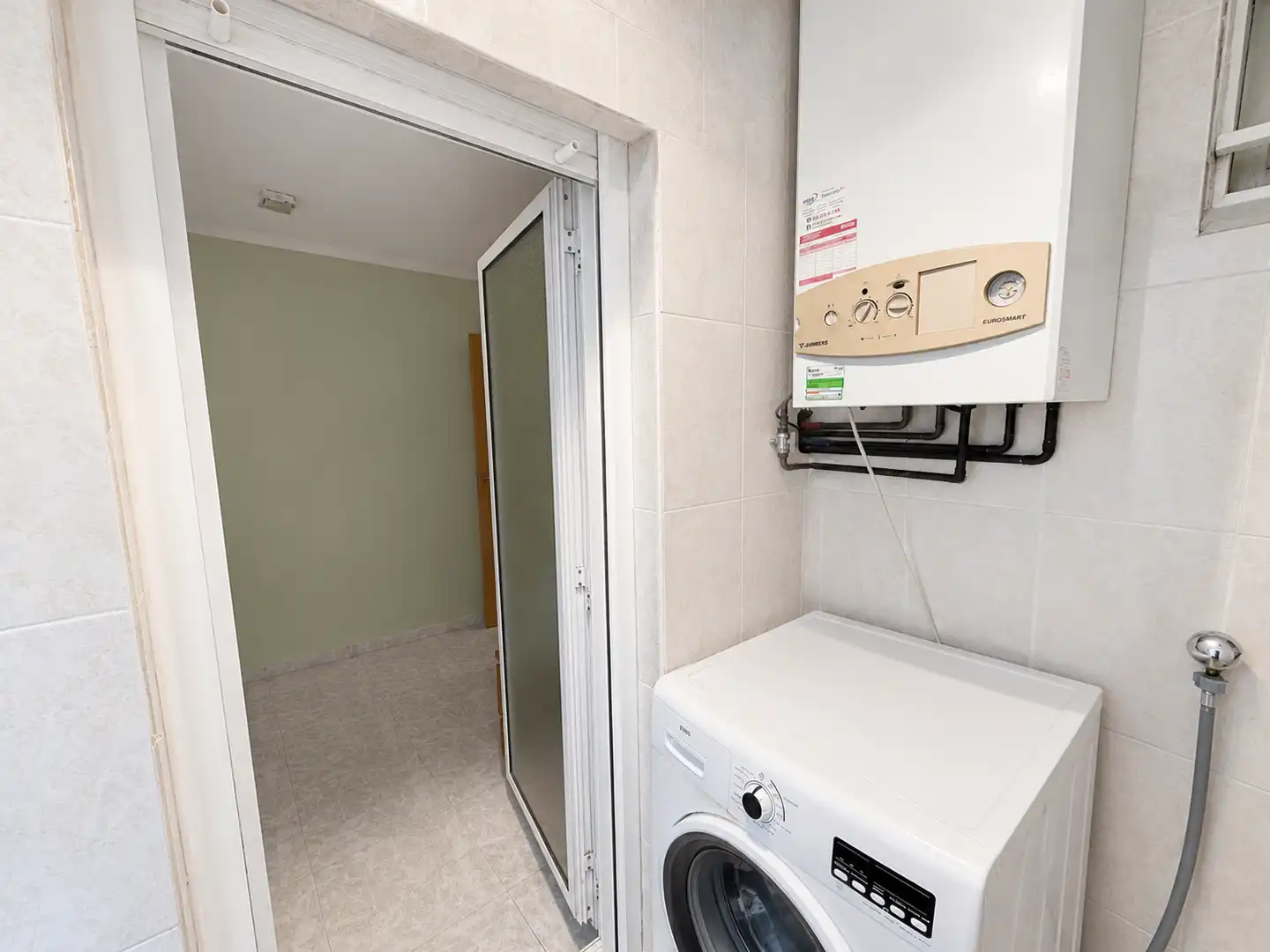 Badezimmer von Wohnung zum Verkauf in Cornellà de Llobregat mit Balkon