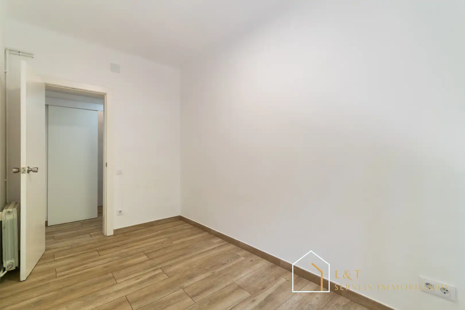 Piso en venta en Barcelona con Calefacción, Horno y Balcón