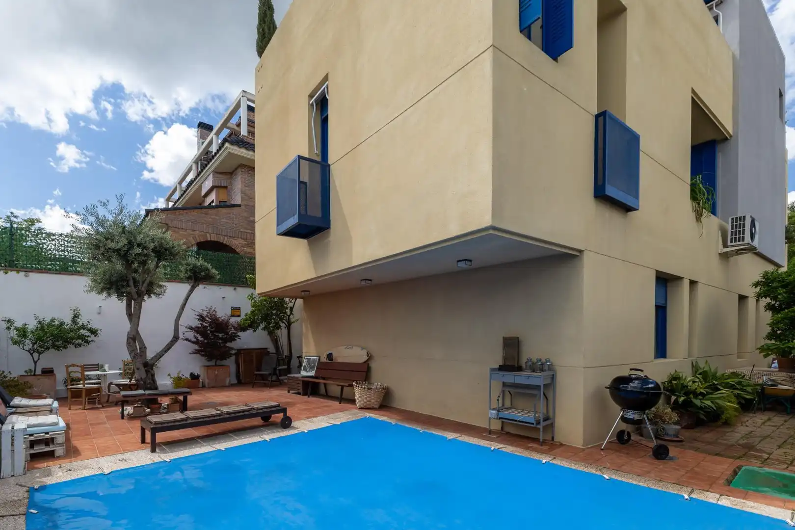 Piscina de Casa o xalet en venda en Madrid amb Aire condicionat, Calefacció i Jardí privat
