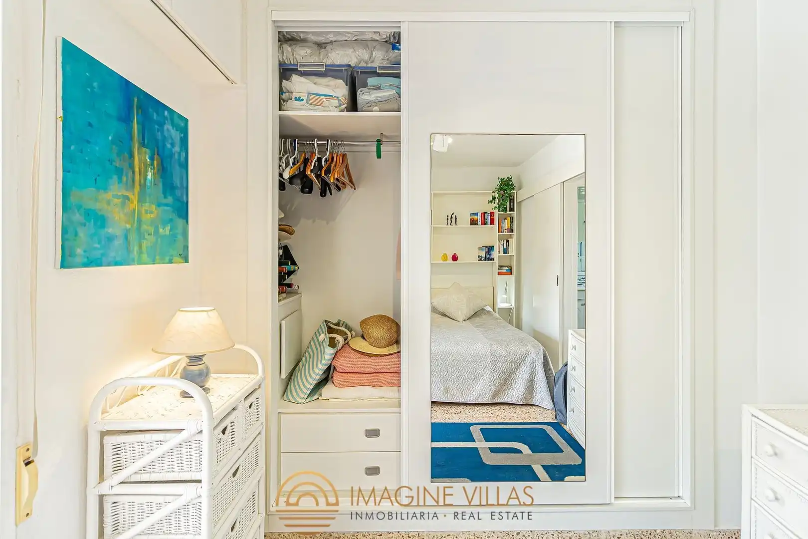 Habitación de Apartamento en venta en La Manga del Mar Menor con Amueblado y Piscina comunitaria