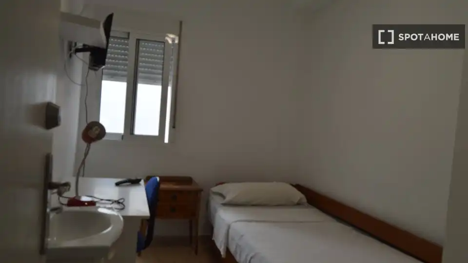Habitación de Piso para compartir en Valencia con Aire acondicionado, Calefacción y Amueblado