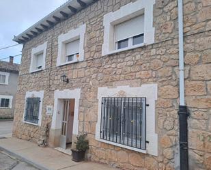 Vista exterior de Casa adosada en venda en Pedrosa de Río Úrbel