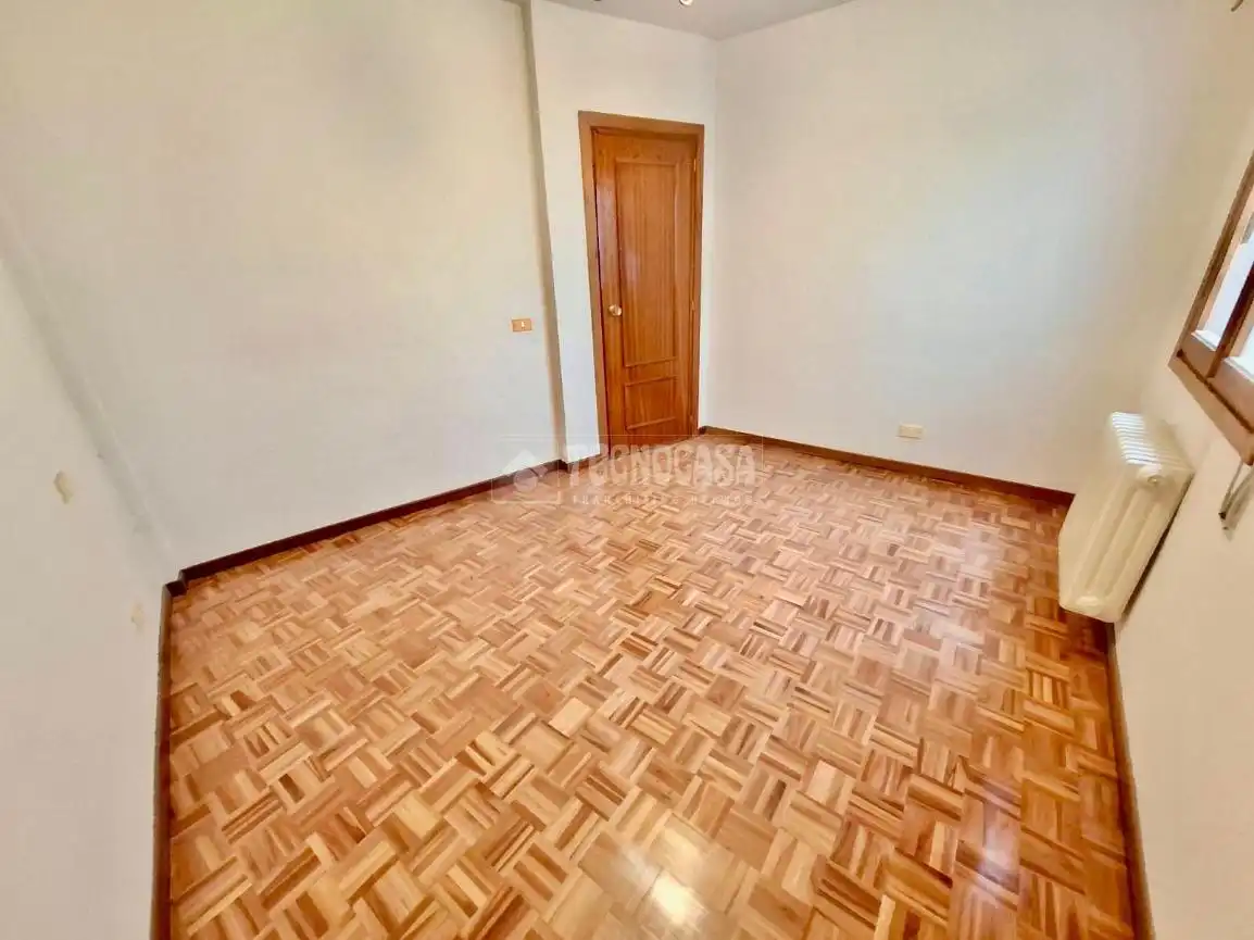 Habitación de Piso en venta en Ávila con Calefacción