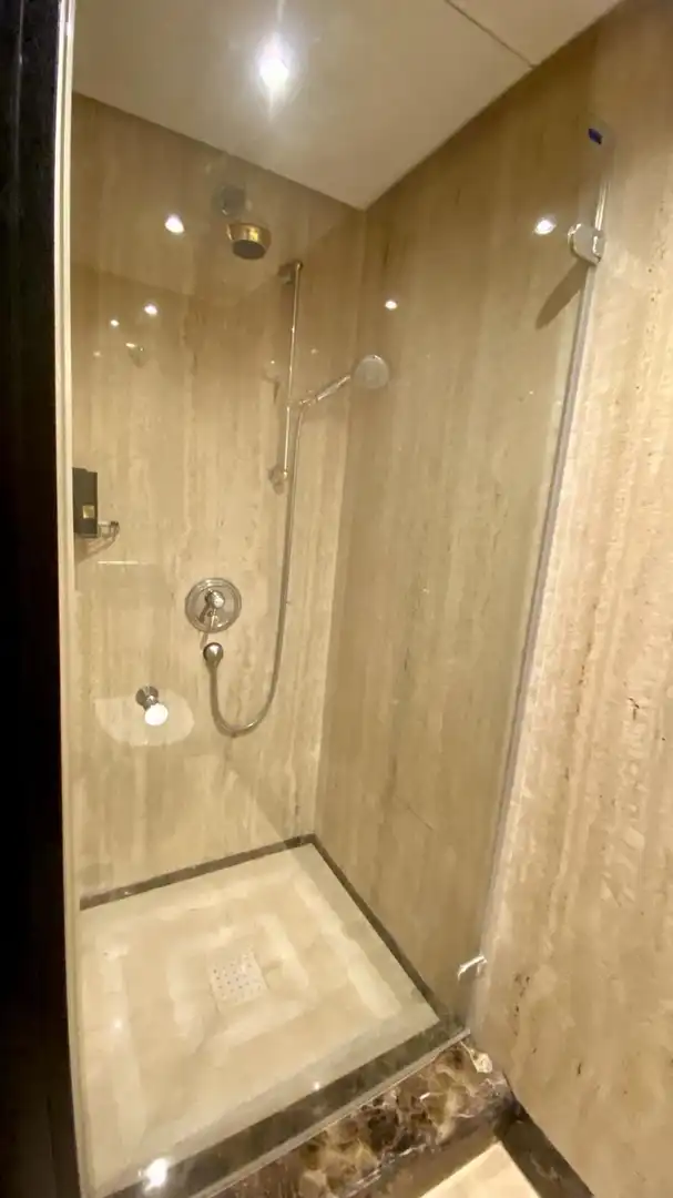 Baño de Ático en venta en Marbella con Aire acondicionado, Terraza y Sauna