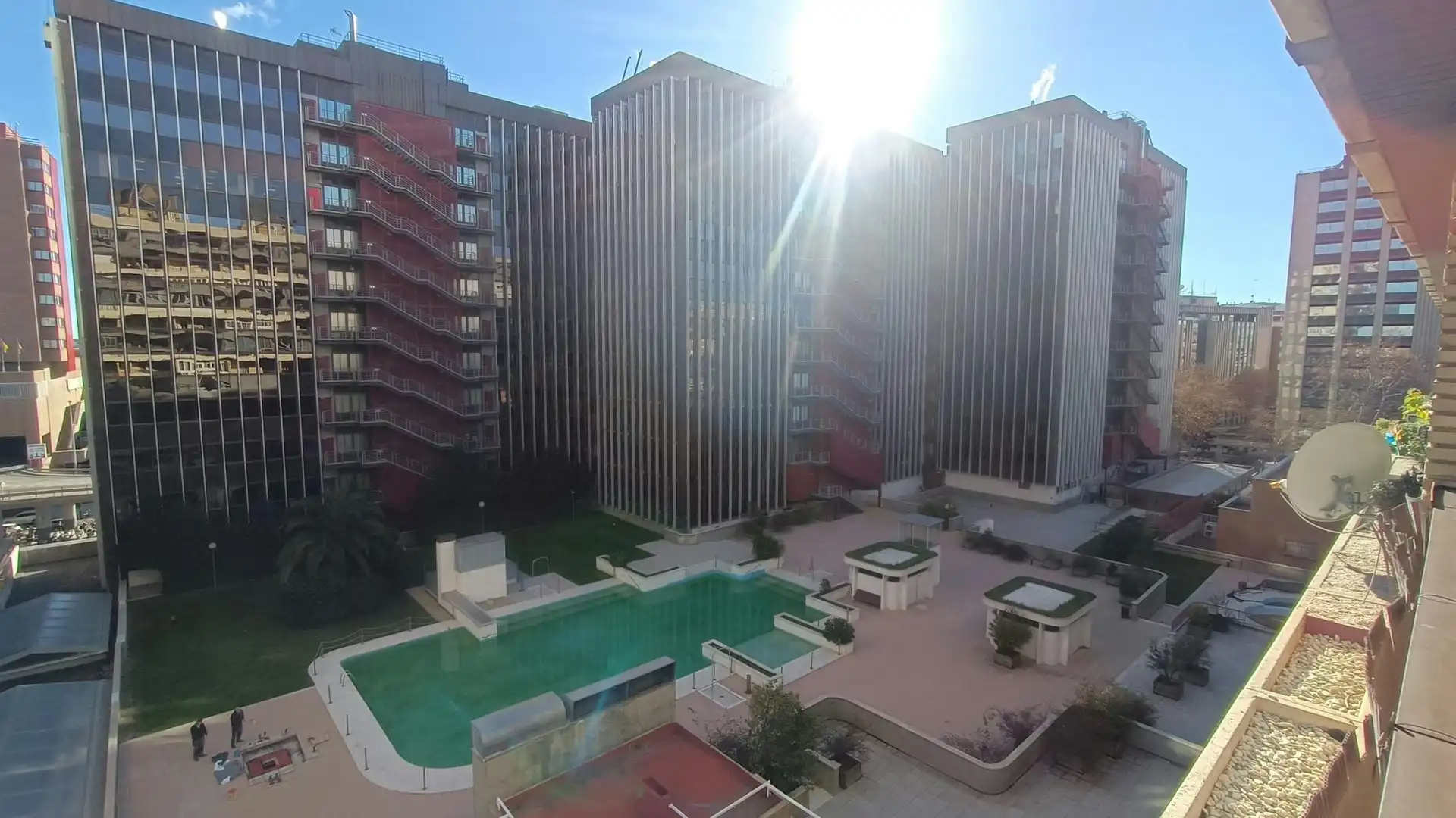 Piscina de Pis de lloguer en Madrid amb Aire condicionat, Calefacció i Jardí privat