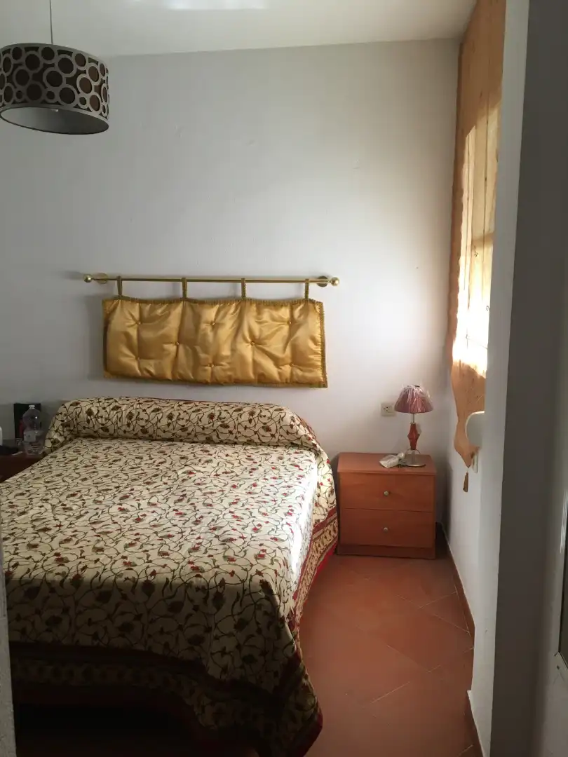 Dormitori de Casa adosada de lloguer en Puerto Real amb Aire condicionat, Moblat i Forn