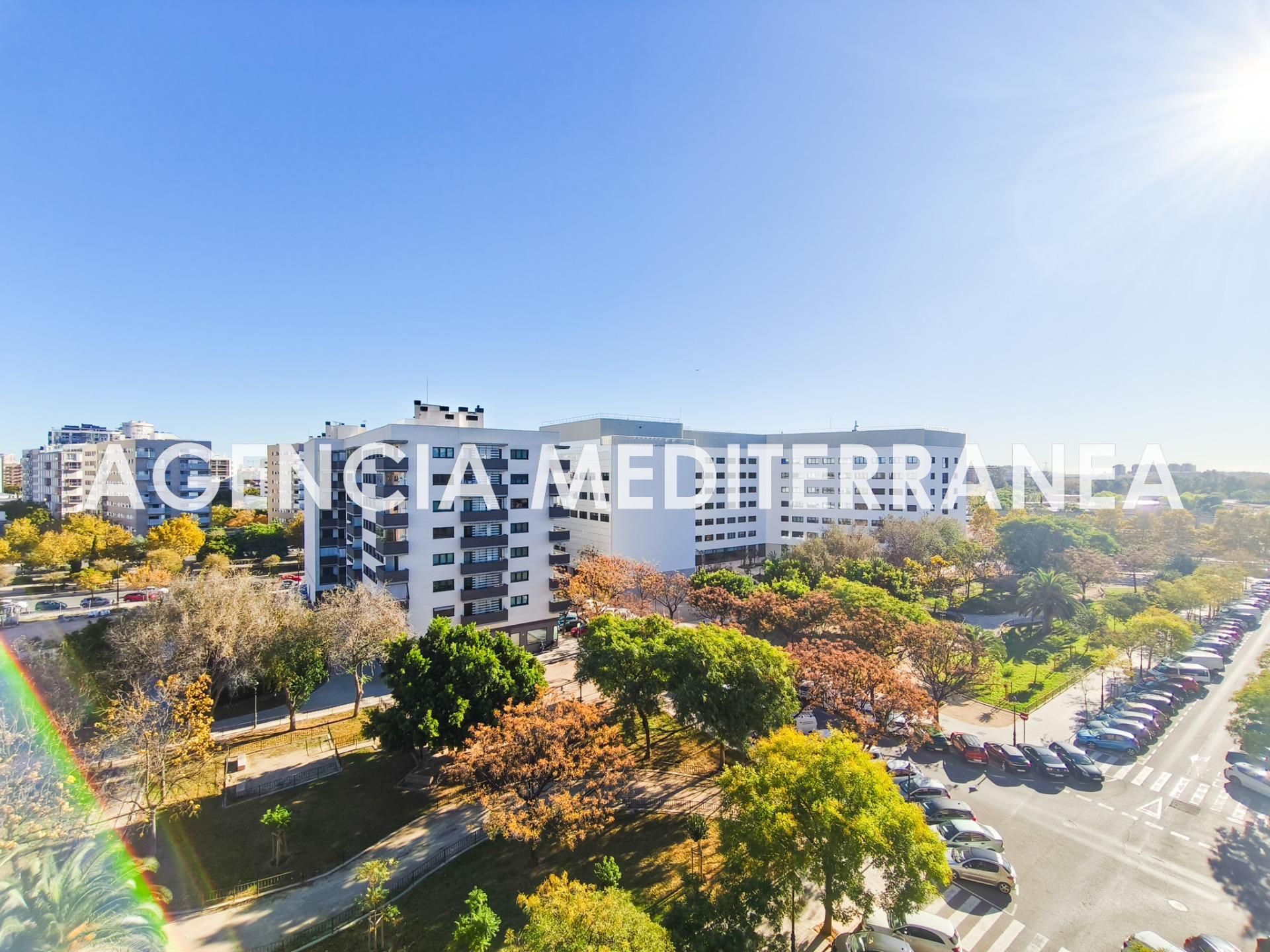 Vista exterior de Pis en venda en  Valencia Capital amb Aire condicionat, Parquet i Balcó