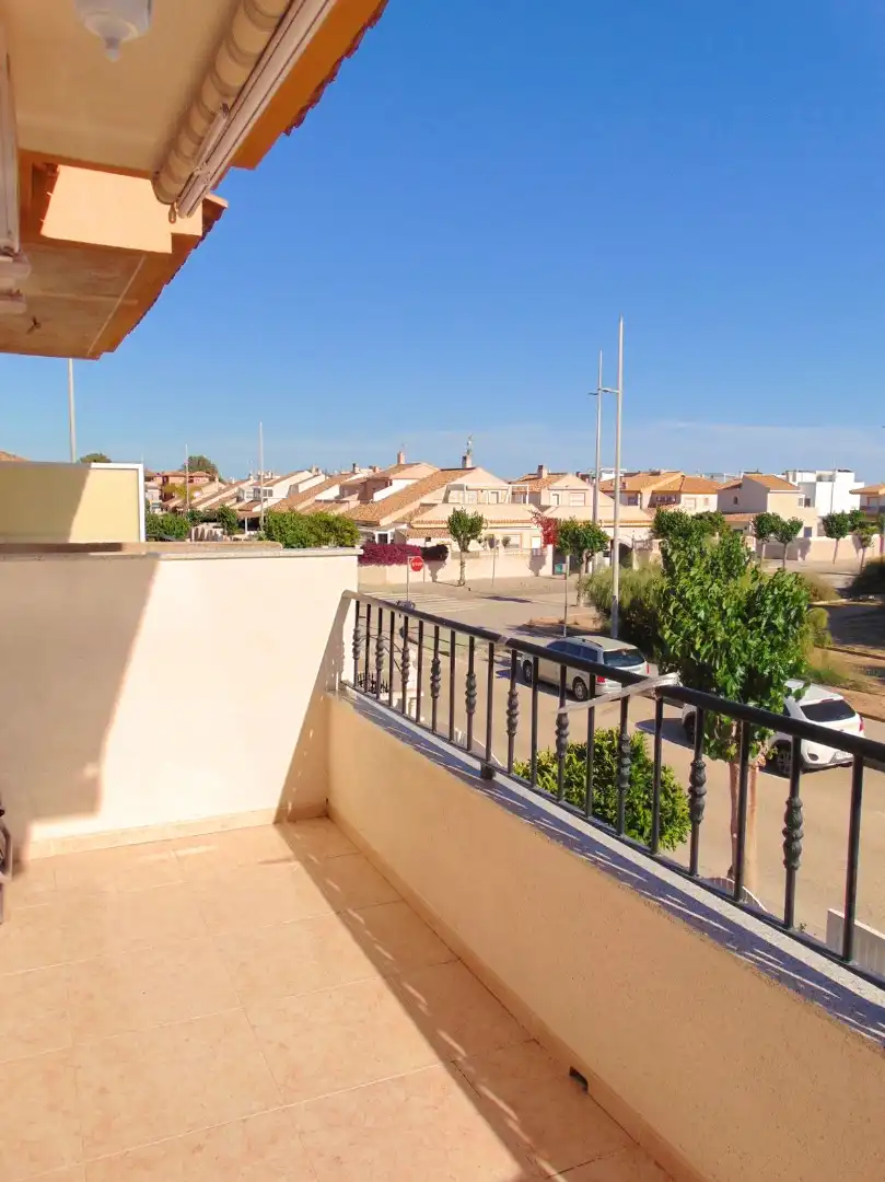 Vista exterior de Casa adosada en venda en Pilar de la Horadada amb Aire condicionat, Calefacció i Jardí privat