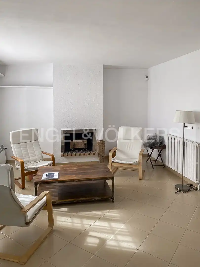 Sala de estar de Casa adosada de alquiler en Sitges con Calefacción, Jardín privado y Terraza
