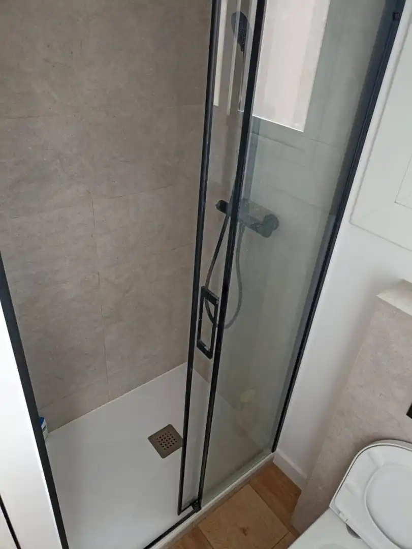 Bathroom of Apartments for rent in L'Hospitalet de Llobregat  with Furnished, Oven and Washing machine