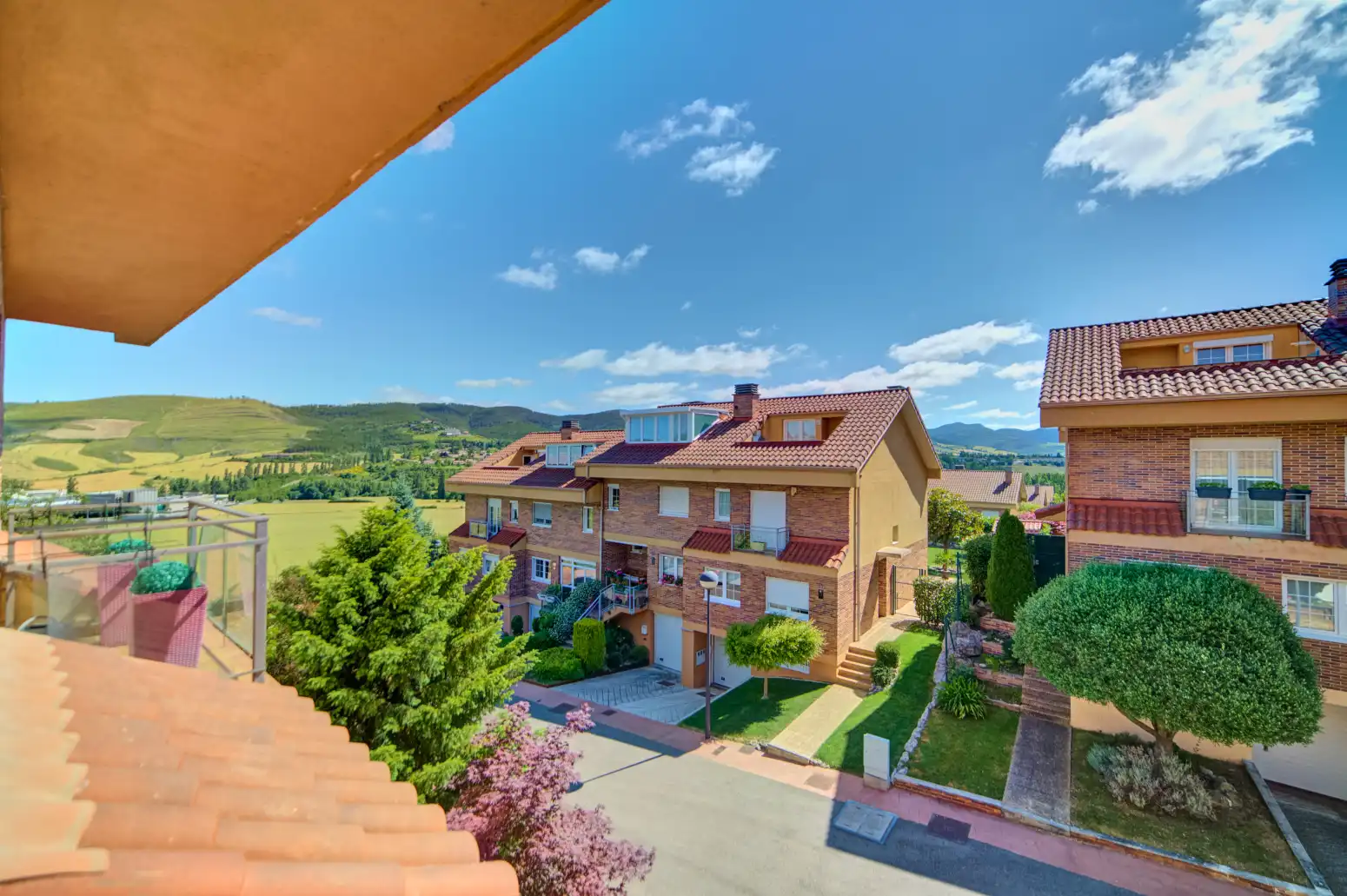 Vista exterior de Casa o xalet en venda en Valle de Egüés / Eguesibar amb Calefacció, Parquet i Terrassa