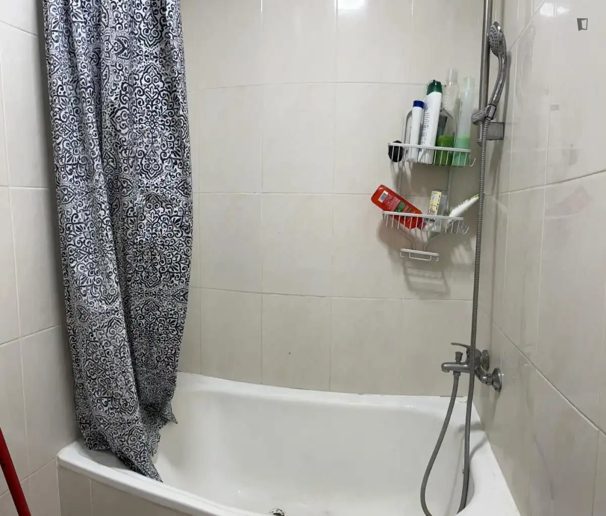 Bany de Apartament per a compartir en Barcelona amb Moblat, Rentadora i Balcó