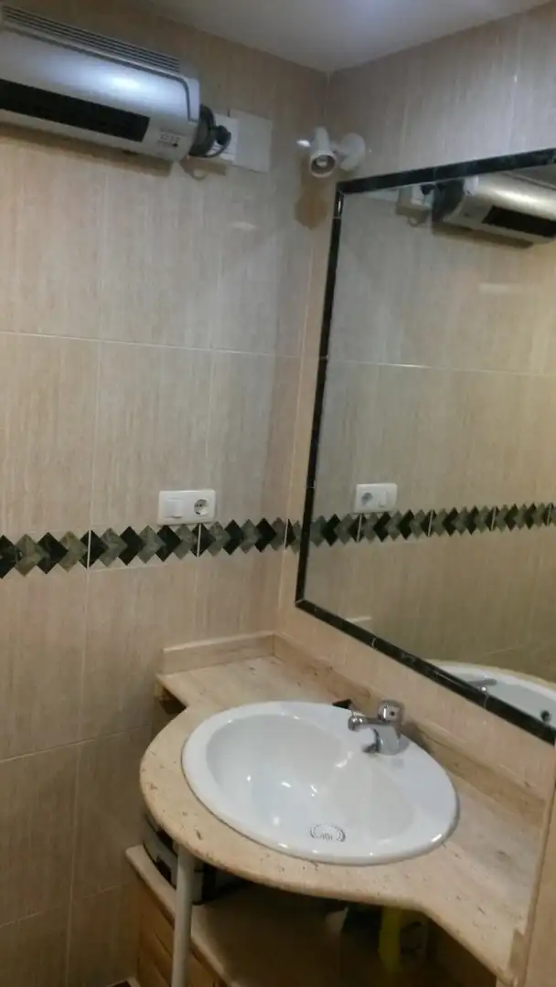 Bathroom of Flat for rent in Granada  with Terrace and Furnished