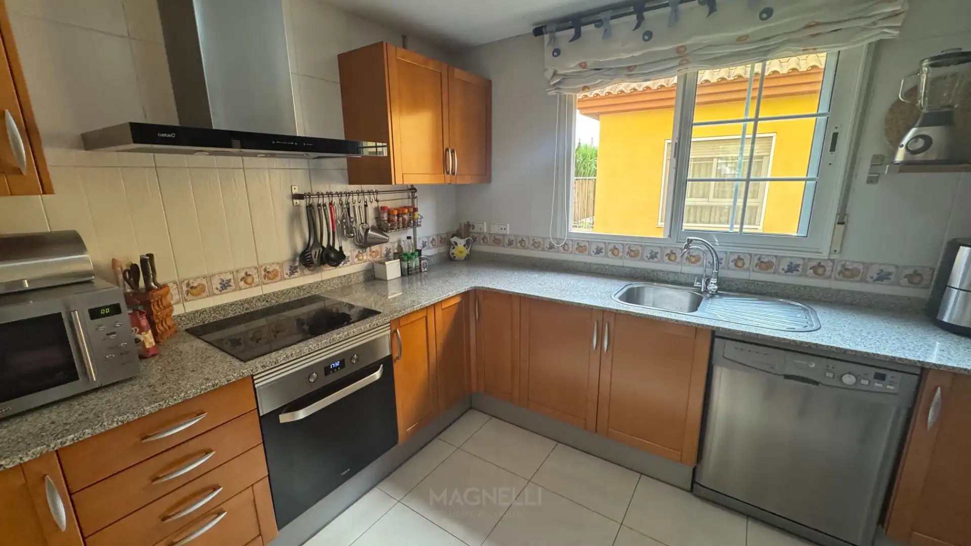 Cocina de Casa o chalet en venta en Elda con Jardín privado y Balcón