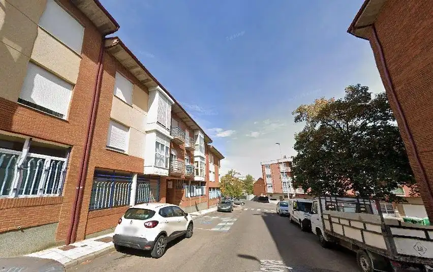 Vista exterior de Pis en venda en León Capital 