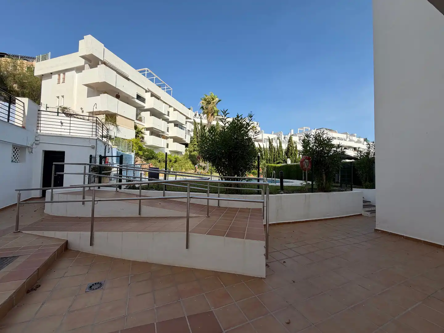 Vista exterior de Pis en venda en Mijas amb Piscina comunitària