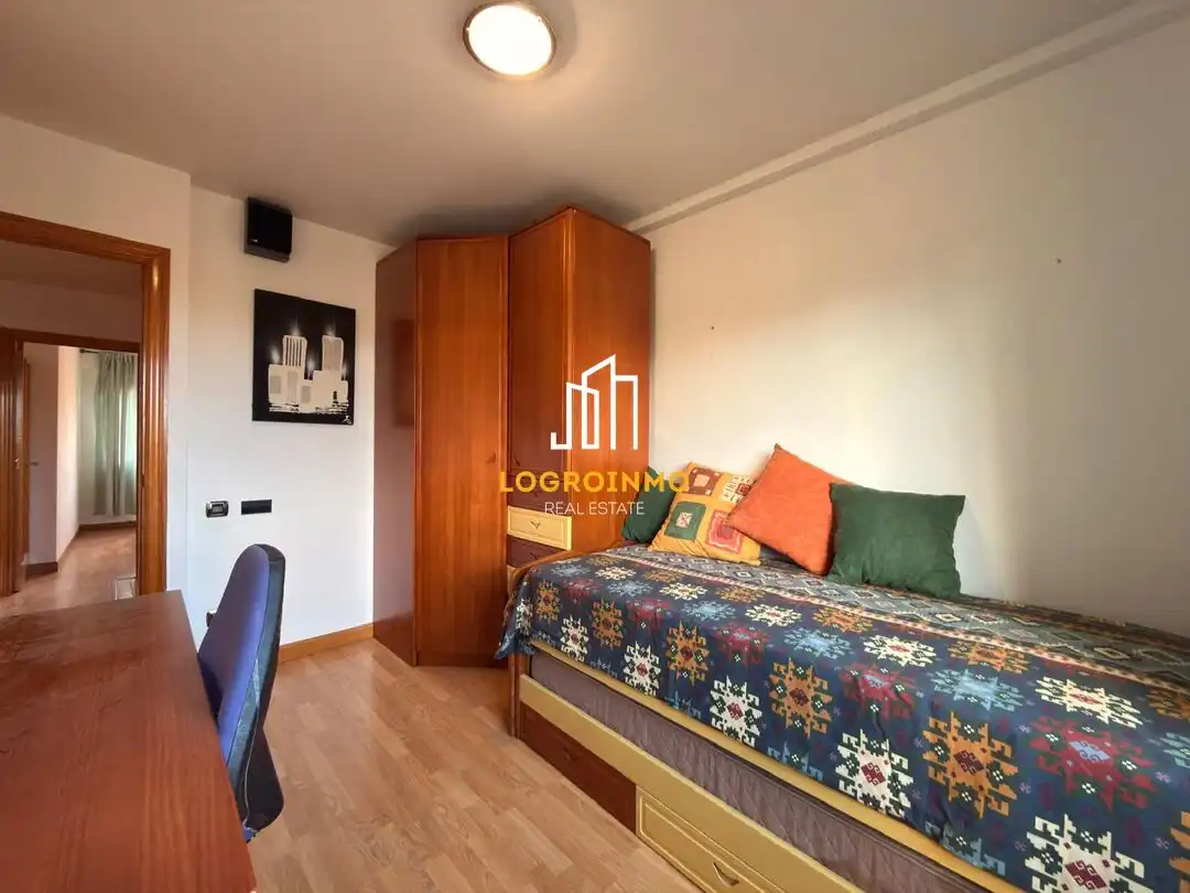 Bedroom of Detached homes for sale in  Logroño  with Heating, Private garden and Terrace