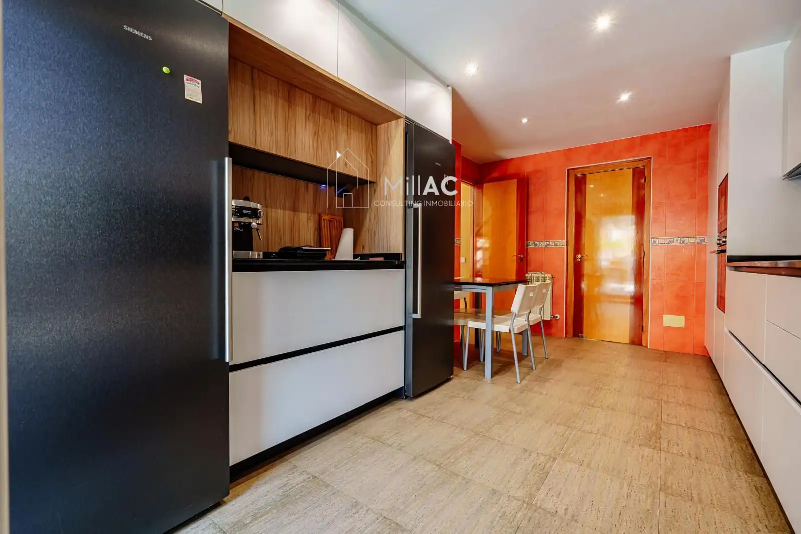 Cocina de Casa adosada en venta en Madrid con Aire acondicionado, Calefacción y Jardín privado