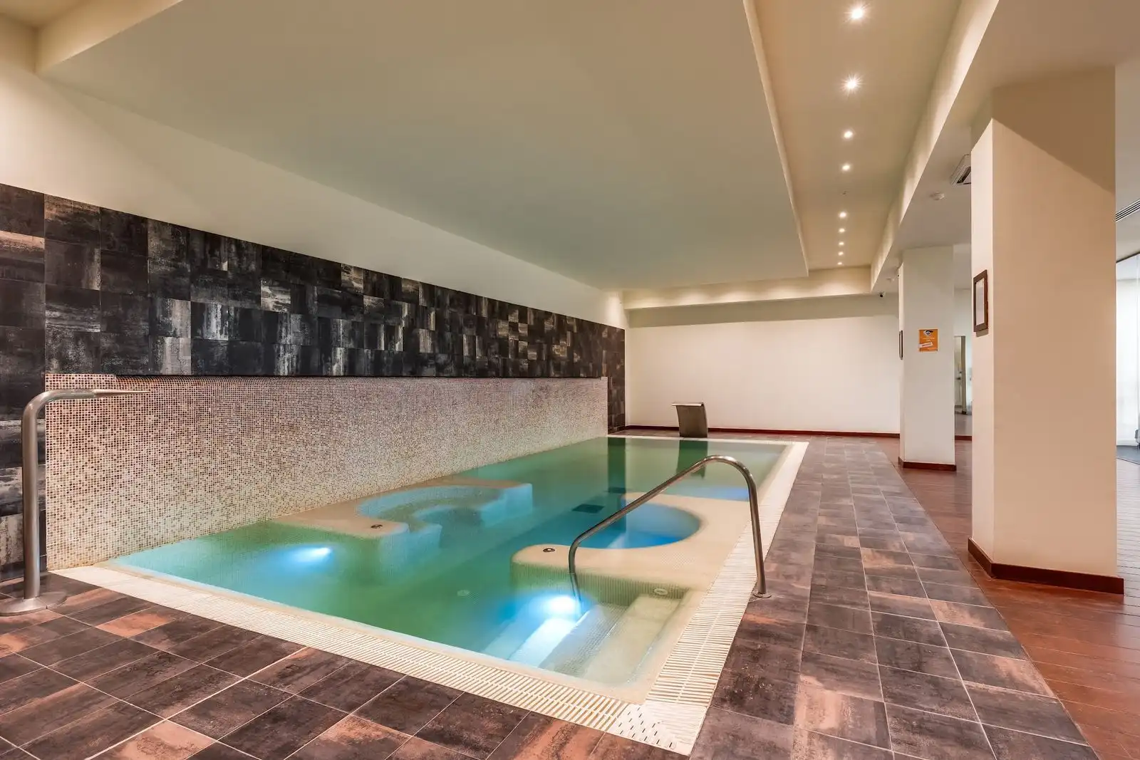 Piso con piscina en venta en Calle Pico Alcazaba 21, imagen 30