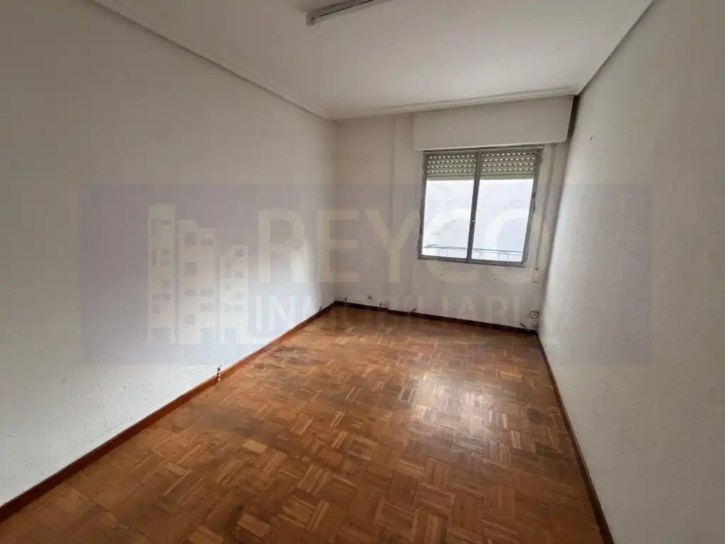 Schlafzimmer von Wohnung zum Verkauf in  Logroño