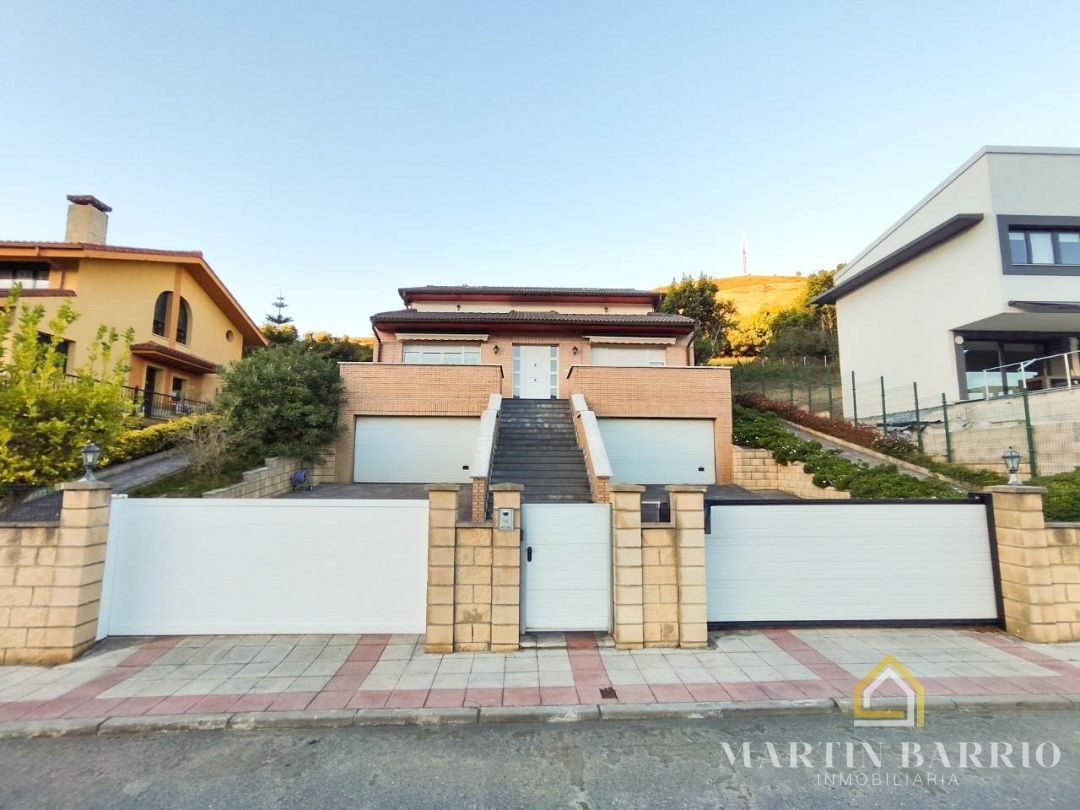 Vista exterior de Casa o xalet en venda en Muskiz amb Calefacció, Jardí privat i Terrassa