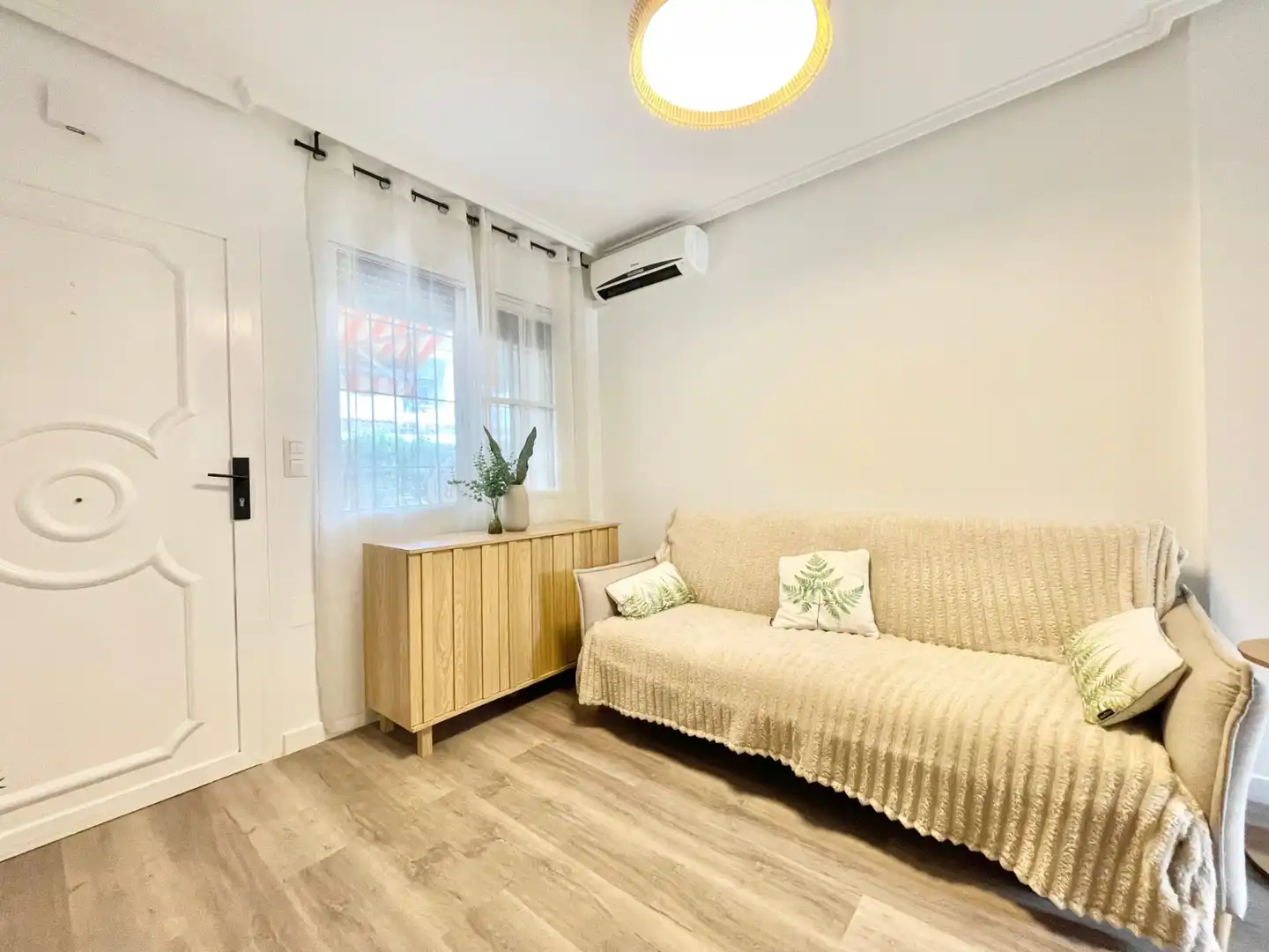 Living room of Ground floor for rent in Torrevieja  with Air Conditioner, Heating and Private garden