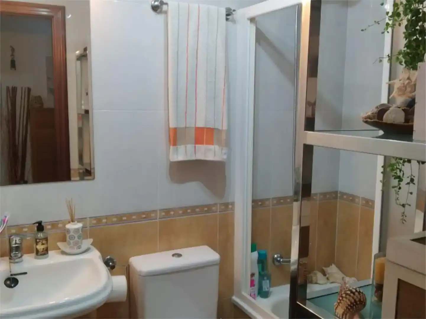 Bathroom of Study for sale in Gondomar  with Parquet flooring and Storage room
