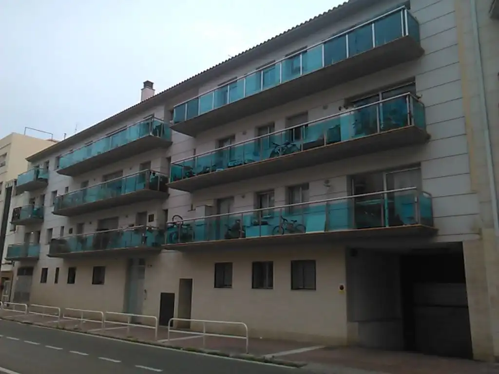 Erdgeschosswohnung mit Garten zum Verkauf in Carrer del Mar 47