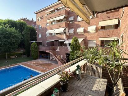 Exterior view of Flat for sale in Sant Cugat del Vallès  with Air Conditioner, Heating and Parquet flooring