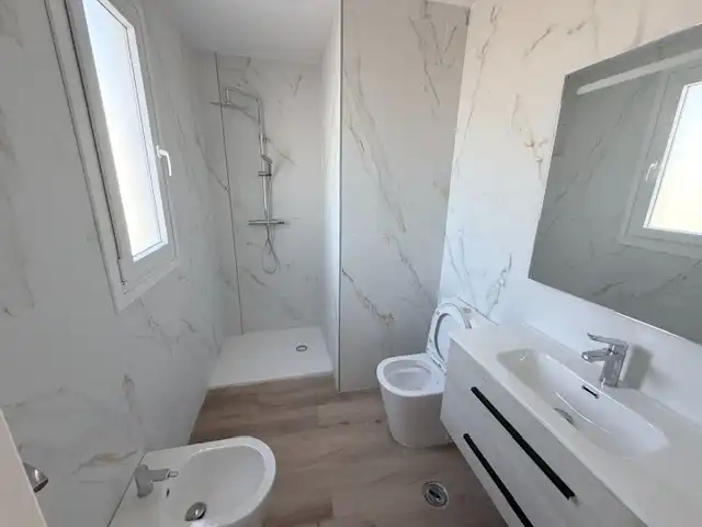 Bany de Casa o xalet en venda en Manzanilla amb Jardí privat, Parquet i Balcó