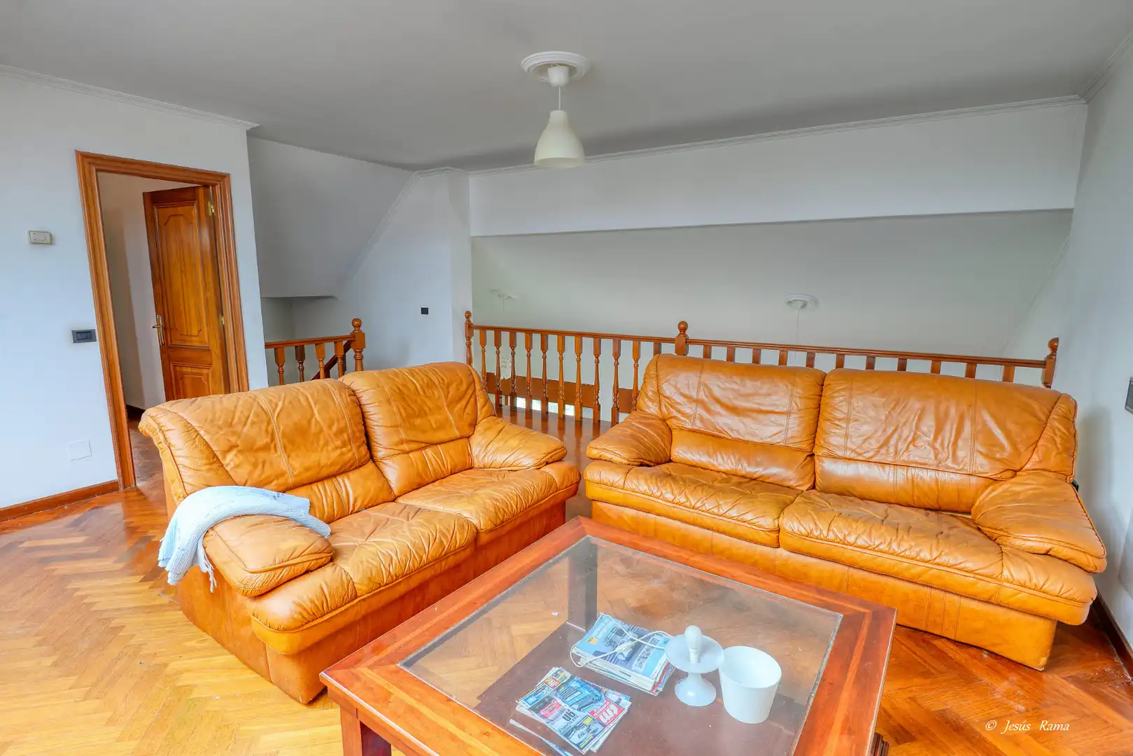 Sala de estar de Casa o chalet en venta en Oleiros con Calefacción, Jardín privado y Parquet
