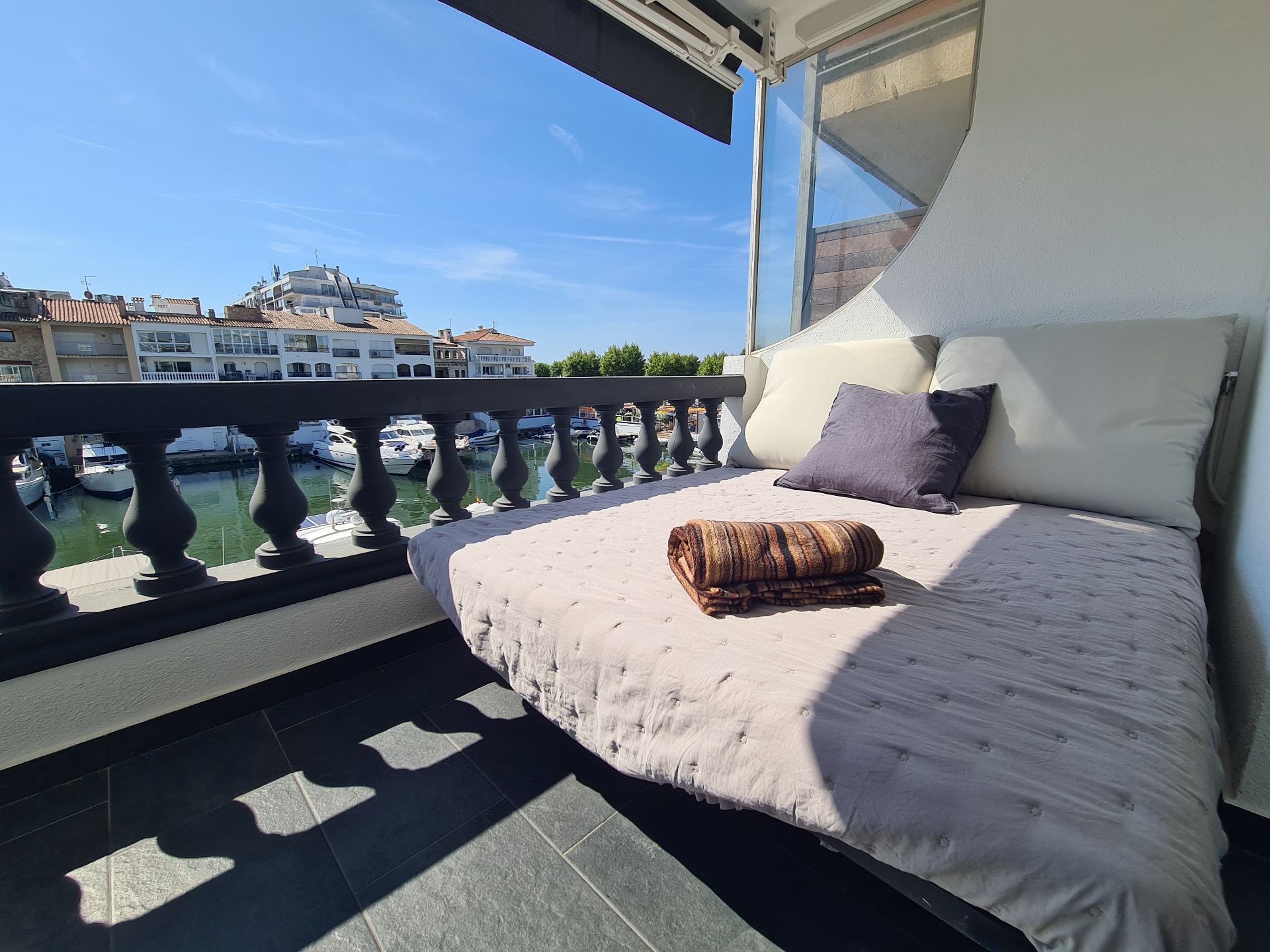 Terrassa de Apartament en venda en Empuriabrava amb Aire condicionat, Calefacció i Parquet