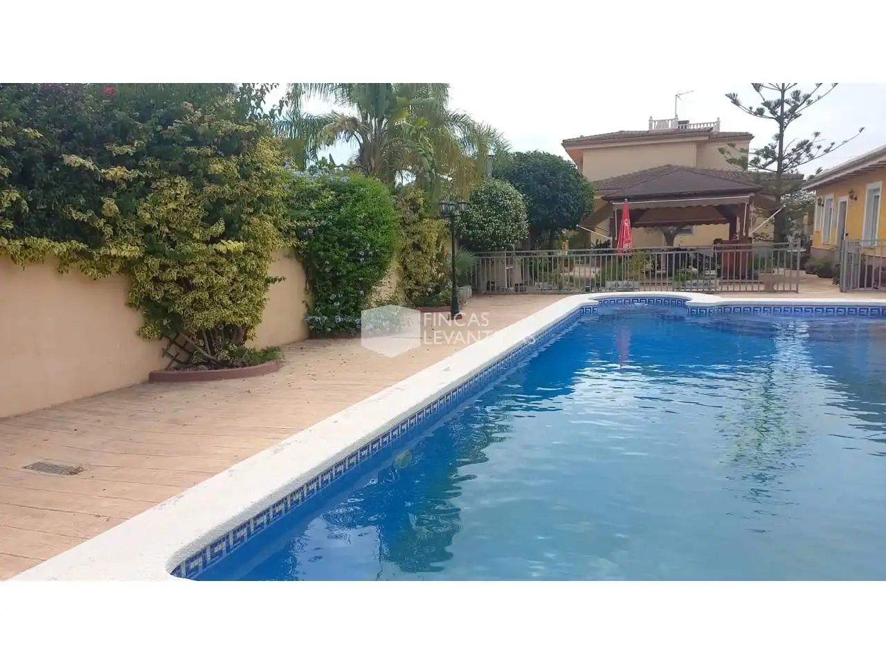 Piscina de Casa o xalet en venda en San Vicente del Raspeig / Sant Vicent del Raspeig amb Aire condicionat, Jardí privat i Terrassa