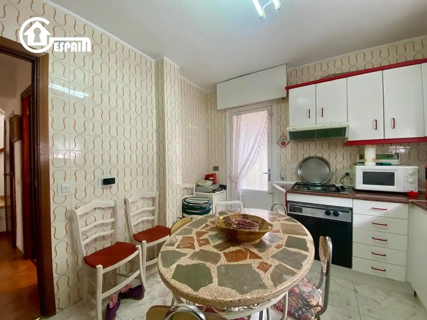 Cocina de Casa adosada en venta en Lillo con Calefacción, Jardín privado y Terraza
