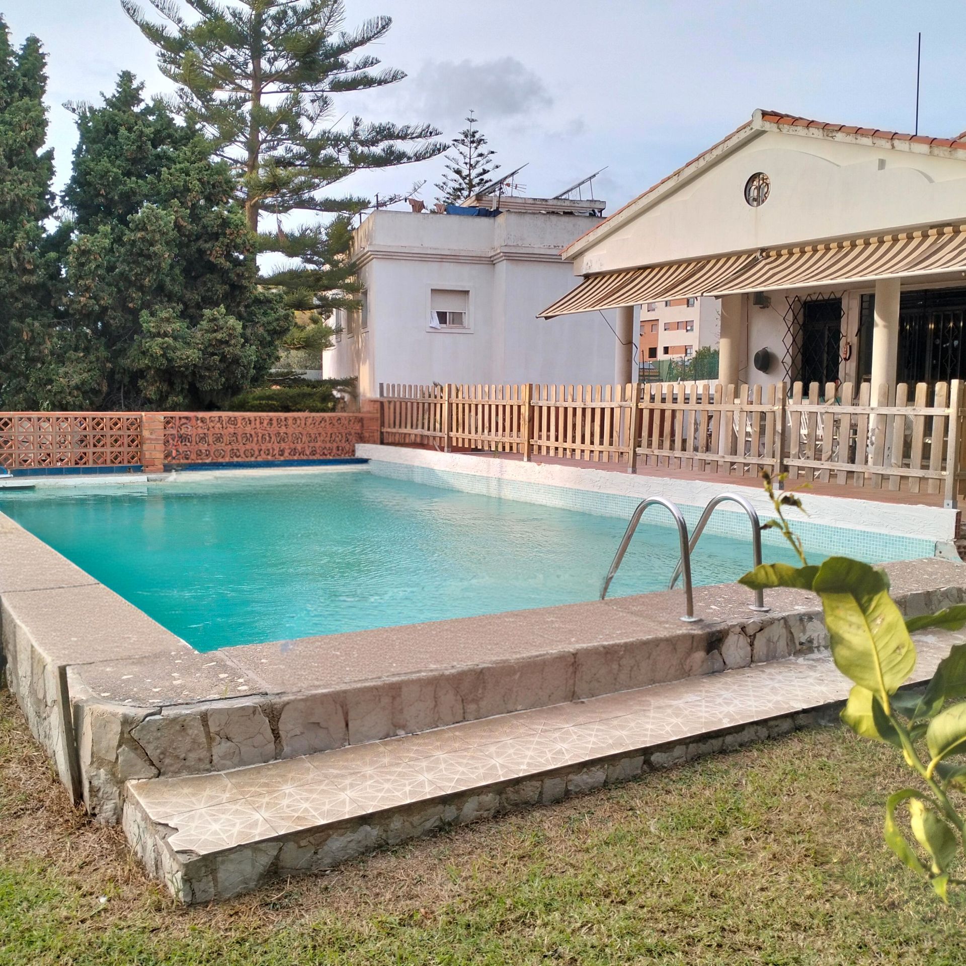 Piscina de Casa o xalet en venda en San Roque amb Aire condicionat, Jardí privat i Piscina